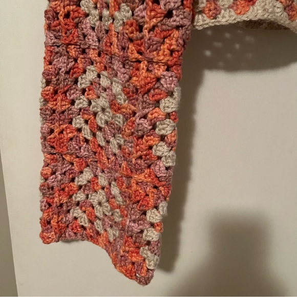 Handmade crochet top - Picture 4 of 8